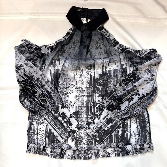 💥SALE bebe NWT Cold Shoulder Ruffle Top Ghost Lace 1 Size S Black White Gry - Picture 4 of 15